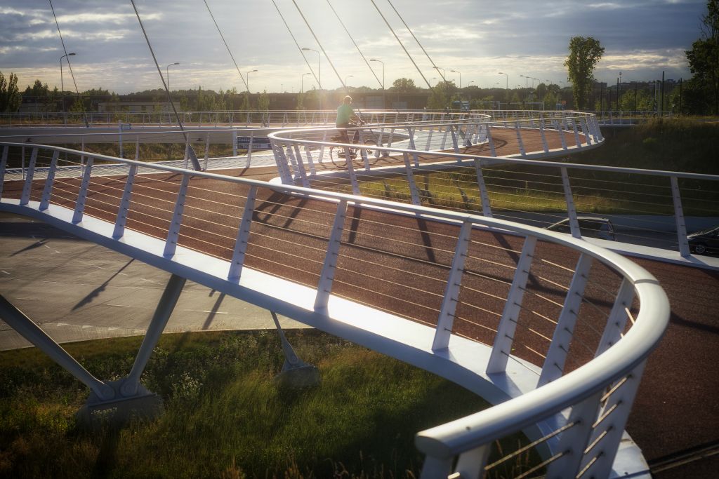 Eindhoven: Radfahrerbrücke 'Hovenring' (ipv Delft 2012)